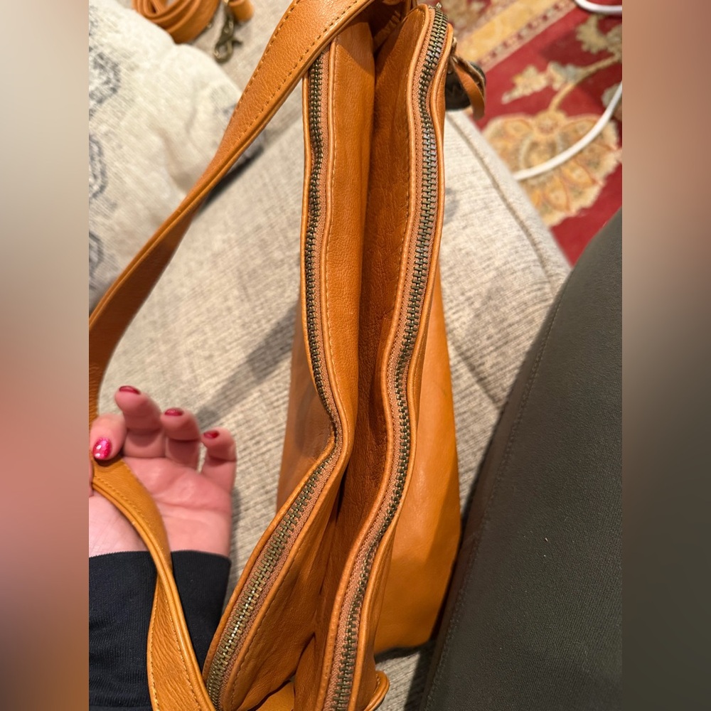 Wanderers Travel Co. Venetian Leather Crossbody + Shoulder Strap Large Version - Picture 7 of 14
